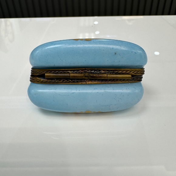 Limoges France Hand-Painted Porcelain Purse Trinket Box – Blue & Floral Design w - Picture 4 of 7